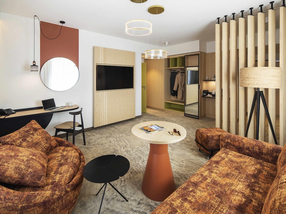 Suite Junior con zona de estar - 1 cama doble del hotel Mercure Katowice Centrum. Foto 3