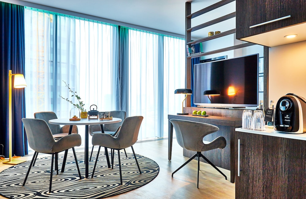 Suite junior (NYX) del hotel NYX Warsaw by Leonardo. Foto 6