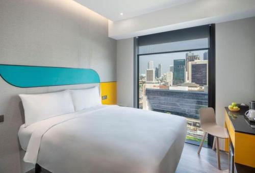 Alojamiento Superior con vistas a la ciudad - Cama grande del hotel Mi Rochor. Foto 1