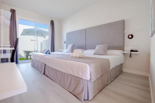 Habitación Triple Superior del hotel ON City Resort All Inclusive Prime. Foto 1