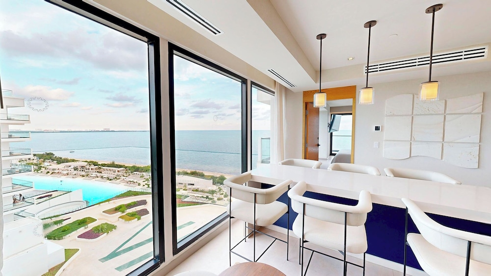 Suite panorámica, 4 habitaciones del hotel AVA Resort Cancun - All Inclusive. Foto 9