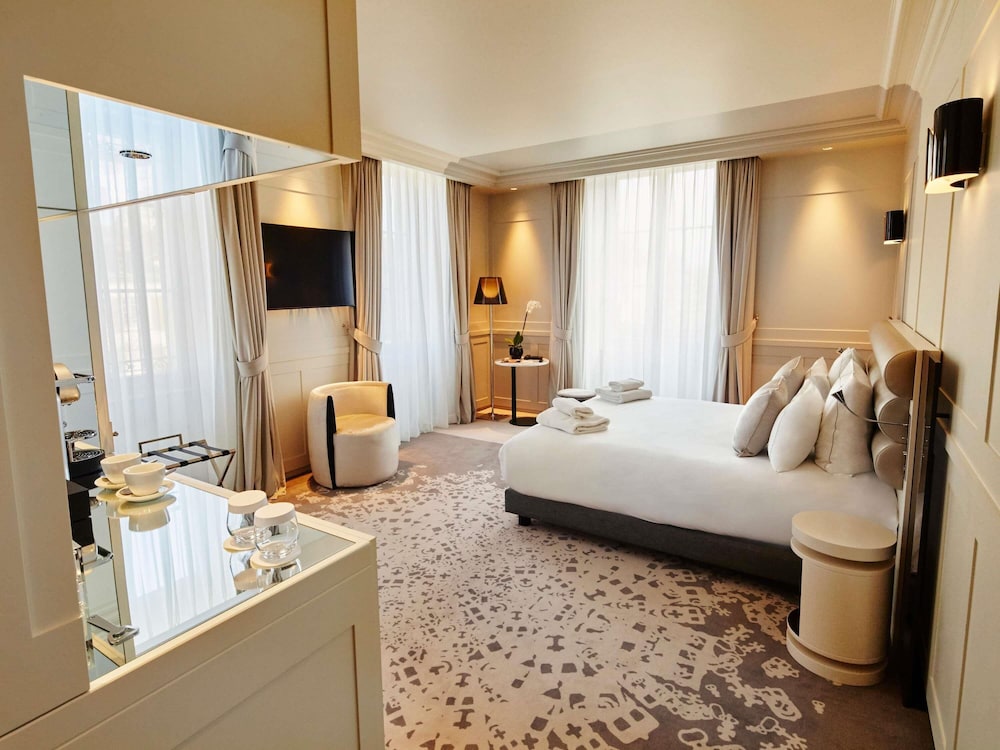 Habitación Deluxe, 1 cama doble, terraza del hotel La Licorne and Spa Troyes MGallery