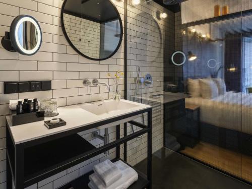 Habitación Doble Deluxe - 2 camas del hotel The Bridge Wroclaw - MGallery. Foto 1