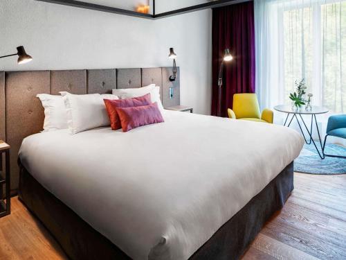 Habitación Clásica con cama grande del hotel The Bridge Wroclaw - MGallery. Foto 2