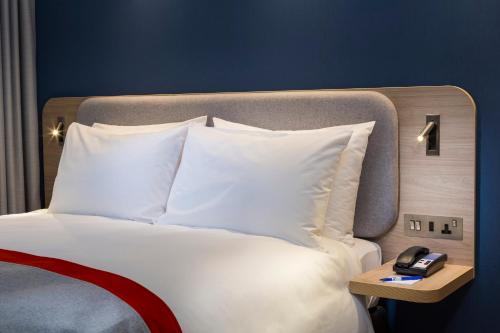Habitación doble estándar - Habitación adaptada del hotel Holiday Inn Express London Heathrow T4, an IHG Hotel. Foto 9