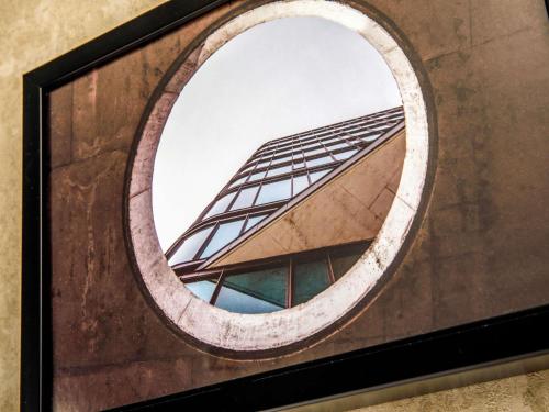 Habitación Doble adaptada para personas con movilidad reducida del hotel ibis London Sutton Point. Foto 3