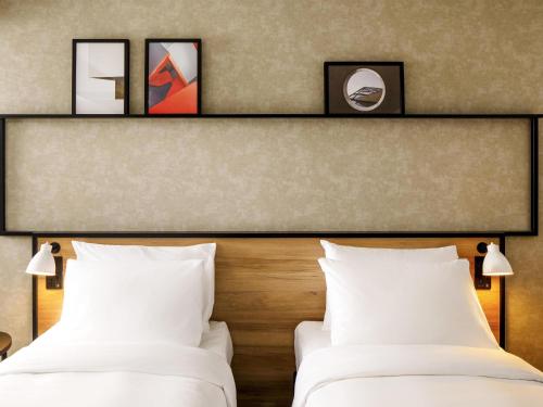 Habitación Doble Estándar - 2 camas del hotel ibis London Sutton Point. Foto 8