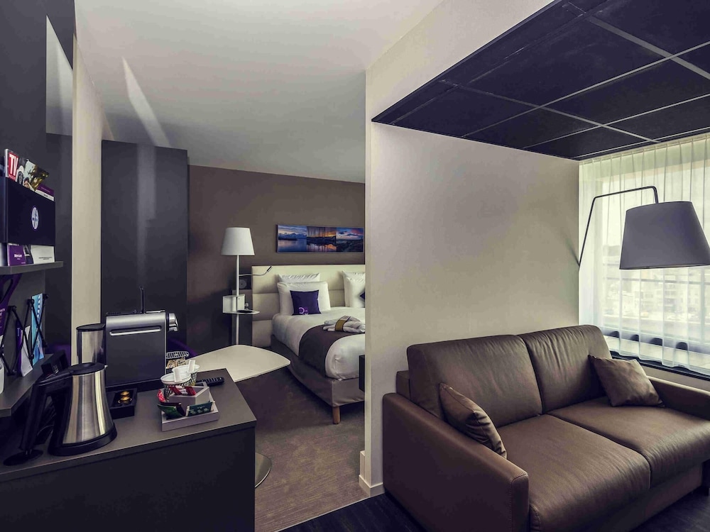 Suite con balcón - 1 cama doble y 1 sofá - cama del hotel Mercure Cherbourg Centre Port. Foto 3
