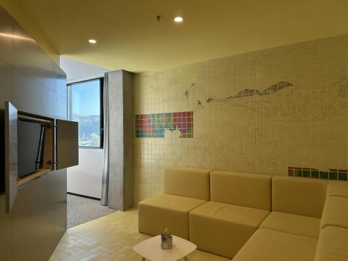 Suite Deluxe del hotel The Social Hub San Sebastián. Foto 1