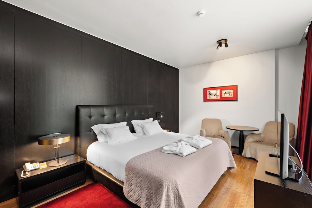 Double Room with Romantic Package and Dinner del hotel Axis Viana Business and Spa. Foto 2