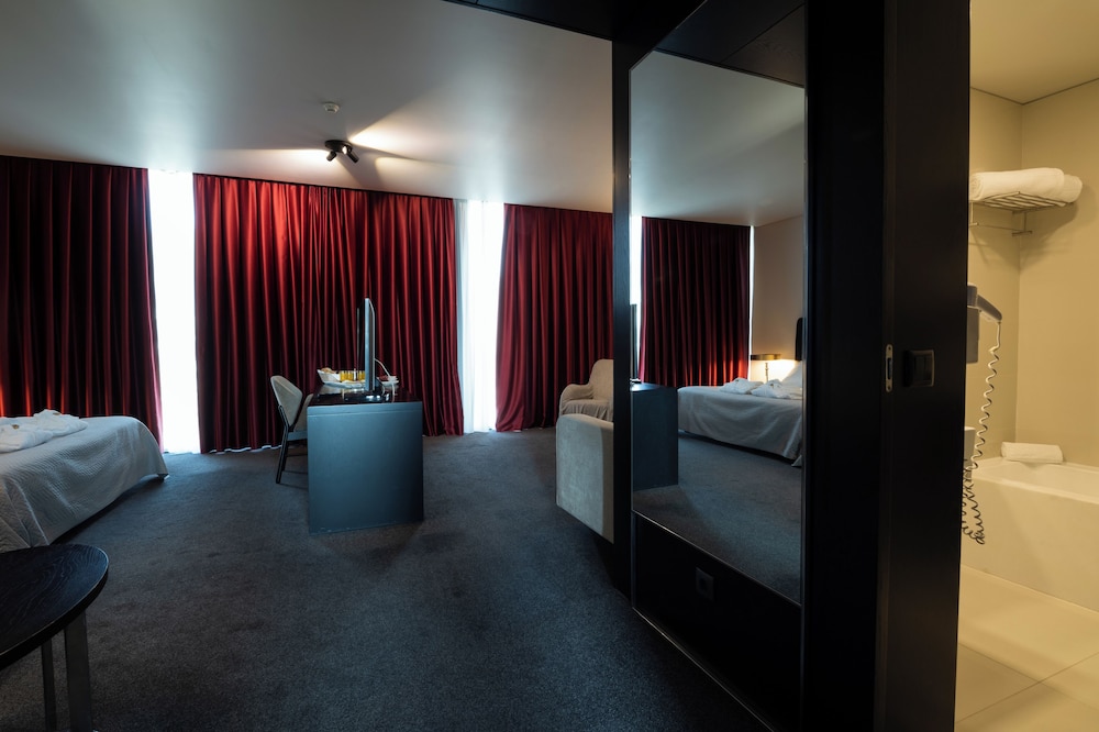 Habitación familiar del hotel Axis Viana Business and Spa