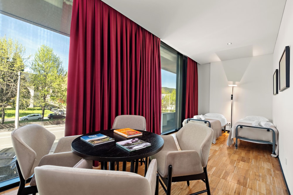Habitación familiar del hotel Axis Viana Business and Spa. Foto 1