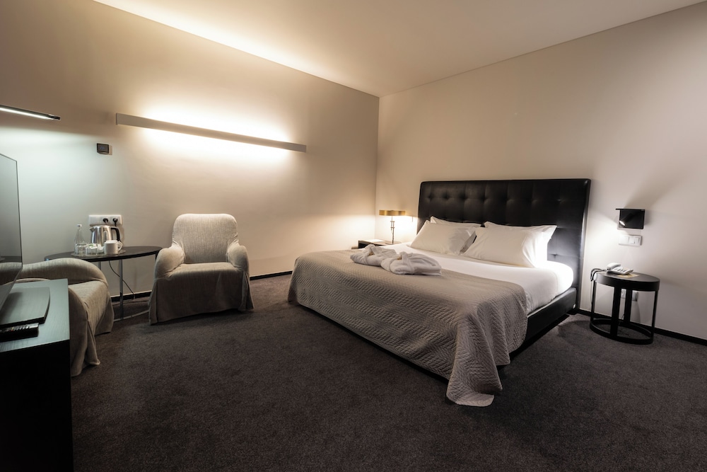 Suite, vistas a la montaña del hotel Axis Viana Business and Spa