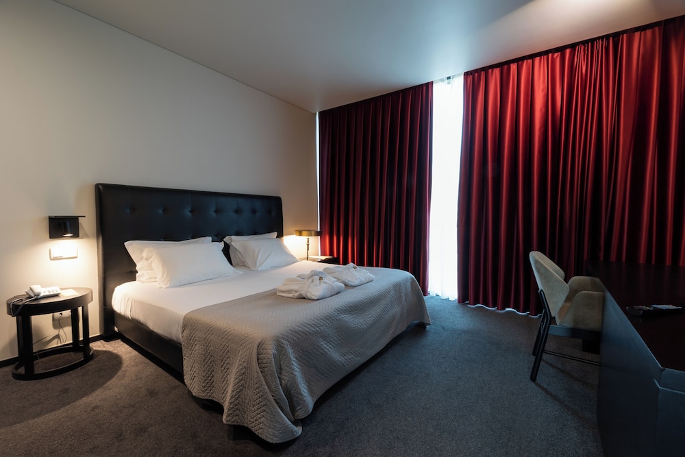 Suite junior, vistas a la montaña del hotel Axis Viana Business and Spa
