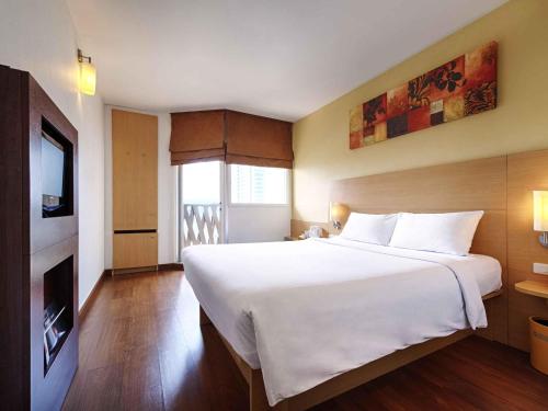 Habitación Doble Estándar del hotel Ibis Pattaya. Foto 1