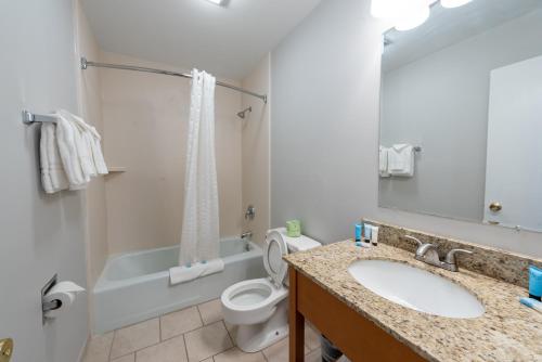 Alojamiento en lo alto de la cara norte de la colina - 1 cama grande del hotel Scotty's Lakeside Resort. Foto 1