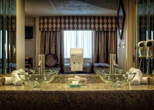 Suite con bañera de hidromasaje - 1 cama extragrande - No fumadores del hotel Garden Place. Foto 4