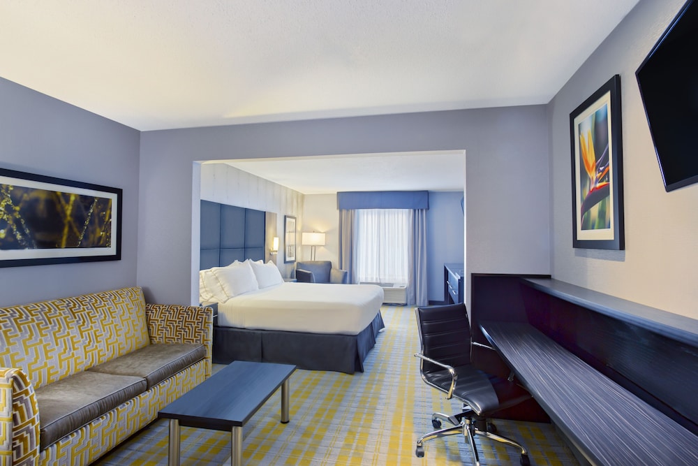 Suite, 1 cama de matrimonio grande del hotel Holiday Inn Express And Suites Cooperstown