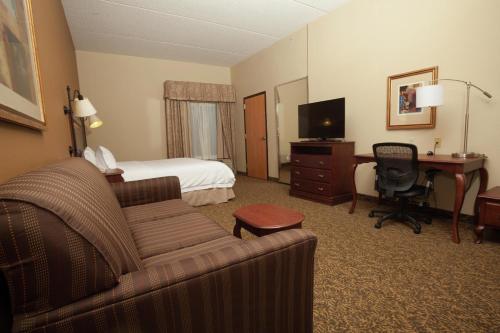 King Room with Sofa Bed and Study - Non - Smoking del hotel Hampton Inn Oneonta