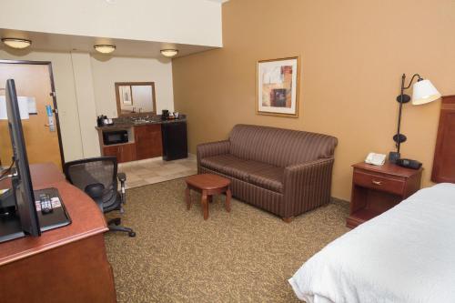 King Room with Sofa Bed and Study - Non - Smoking del hotel Hampton Inn Oneonta. Foto 1