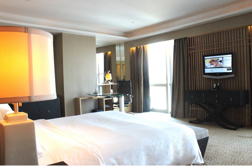 HABITACIÓN DE LUJO, Una Cama King - size, Vistas al Lago del hotel Sofitel Nanjing Galaxy Suning. Foto 6