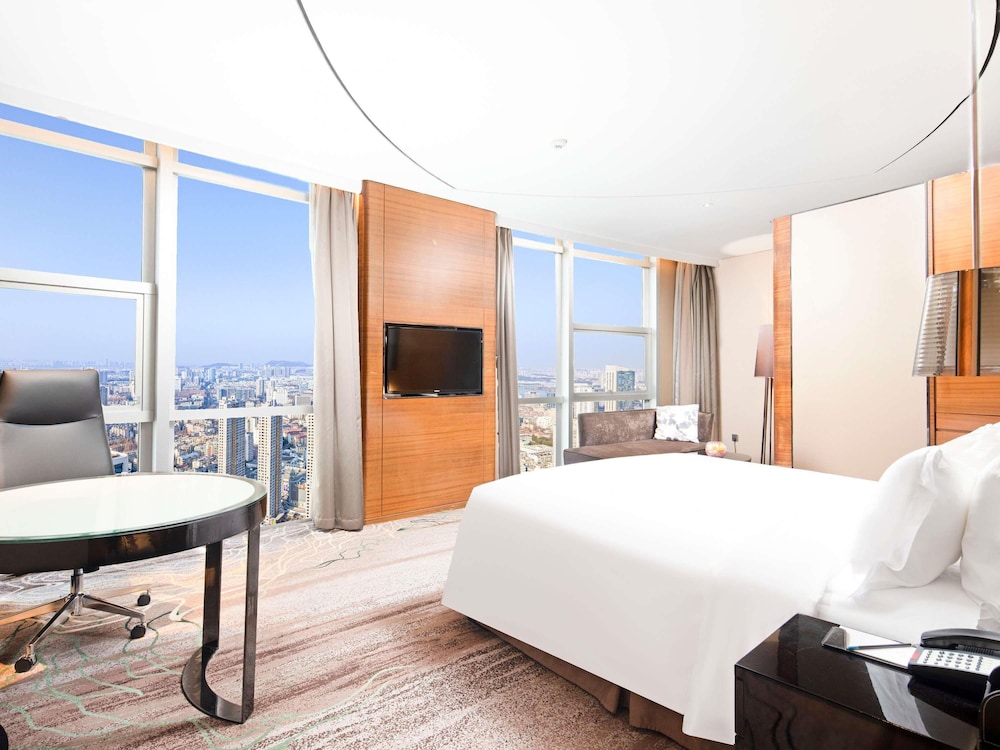 Habitación superior, 2 camas individuales, vistas a la ciudad del hotel Sofitel Nanjing Galaxy Suning. Foto 5