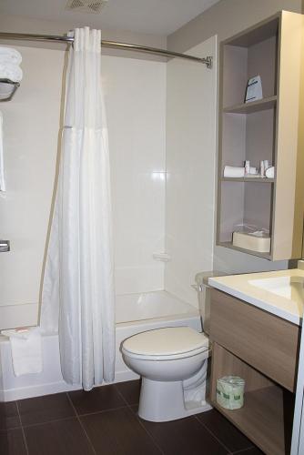 Habitación con 2 camas grandes - No fumadores del hotel Microtel Inn & Suites by Wyndham - Penn Yan. Foto 2