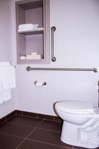 Suite 1 Cama queen Vista ciudad Accesible Estudio del hotel Microtel Inn & Suites by Wyndham - Penn Yan. Foto 2