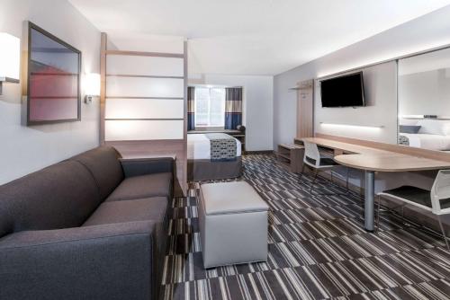 Suite - 1 cama grande - No fumadores del hotel Microtel Inn & Suites by Wyndham - Penn Yan. Foto 1