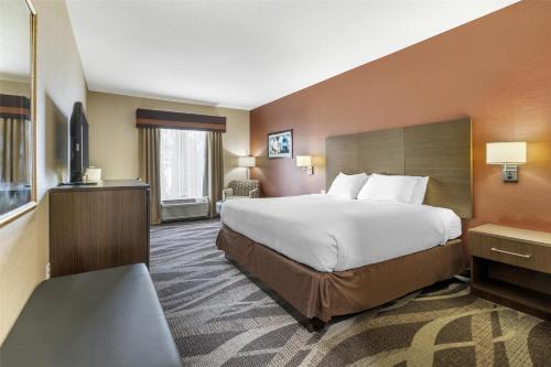 Habitación - 1 cama extragrande - No fumadores del hotel Best Western Plus University Inn. Foto 3