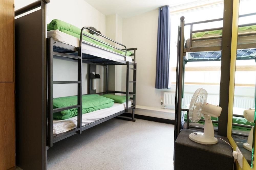Habitación con 2 camas individuales del hotel Yha London Central - Hostel. Foto 3