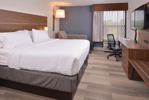 Habitación adaptada para personas con movilidad reducida/discapacidad auditiva - Cama extragrande del hotel Holiday Inn Express Olean, An Ihg. Foto 6