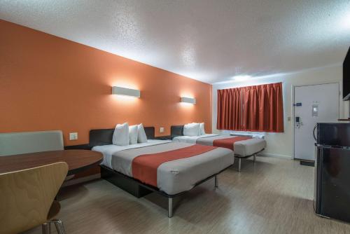 Habitación con 2 camas grandes - No fumadores del hotel Motel 6 Albany, Ny - Airport. Foto 4