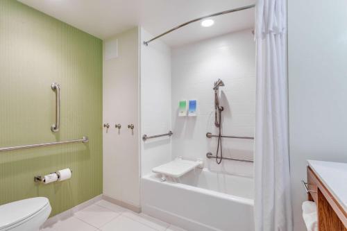 Estudio con cama grande - Adaptada para personas con movilidad reducida o con discapacidad auditiva del hotel Home2 Suites By Hilton Albany Wolf Rd