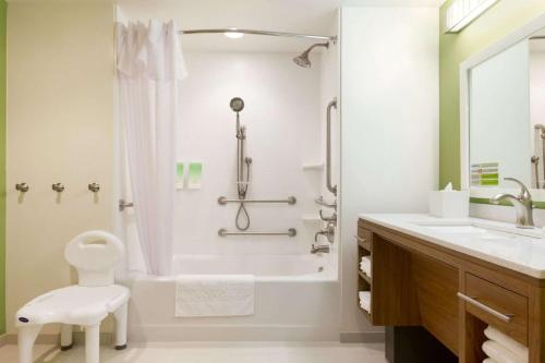 Estudio con cama grande - Adaptada para personas con movilidad reducida o con discapacidad auditiva del hotel Home2 Suites By Hilton Albany Wolf Rd. Foto 4