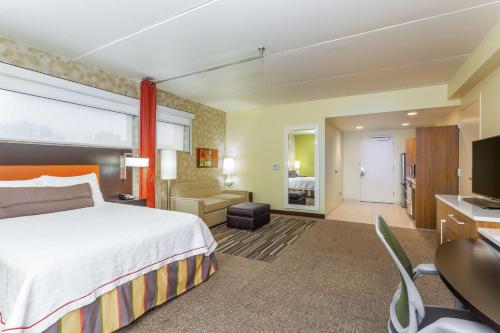 Suite Estudio con cama grande - Adaptada para personas con discapacidad auditiva - No fumadores del hotel Home2 Suites By Hilton Albany Wolf Rd
