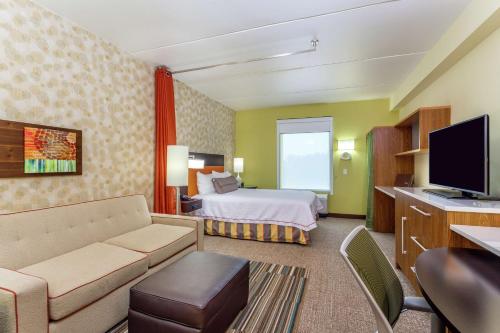 Suite Estudio con cama grande - Adaptada para personas con discapacidad auditiva - No fumadores del hotel Home2 Suites By Hilton Albany Wolf Rd. Foto 5