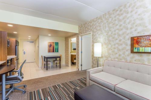 Suite con 1 dormitorio y cama grande - No fumadores del hotel Home2 Suites By Hilton Albany Wolf Rd. Foto 2