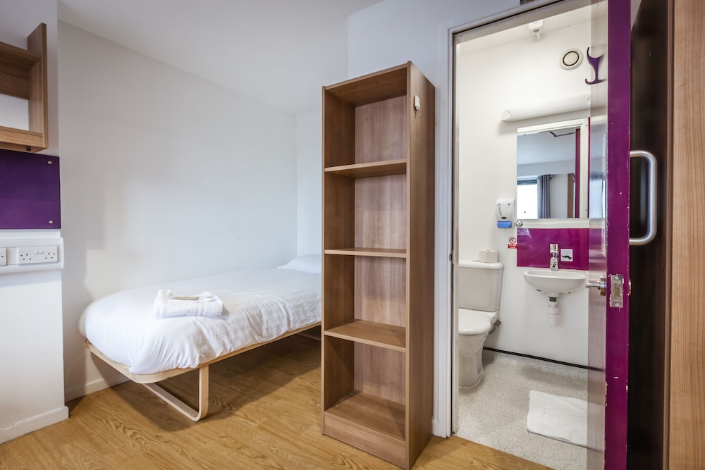 Habitación triple estándar, 3 camas individuales, baño privado del hotel Lse High Holborn - Campus Accommodation