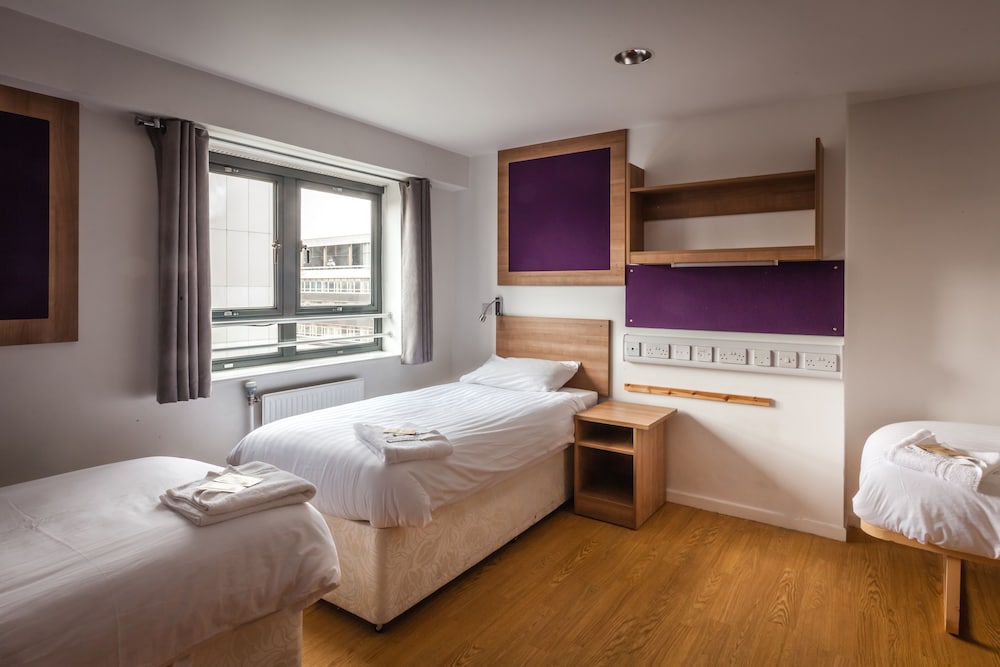 Habitación triple estándar, 3 camas individuales, baño privado del hotel Lse High Holborn - Campus Accommodation. Foto 2