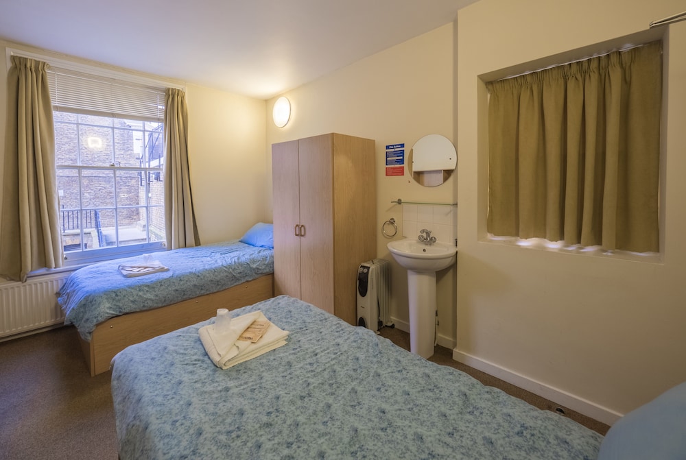 Habitación básica con 2 camas individuales, 2 camas individuales, baño privado del hotel Lse Passfield Hall - Campus Accommodation. Foto 3