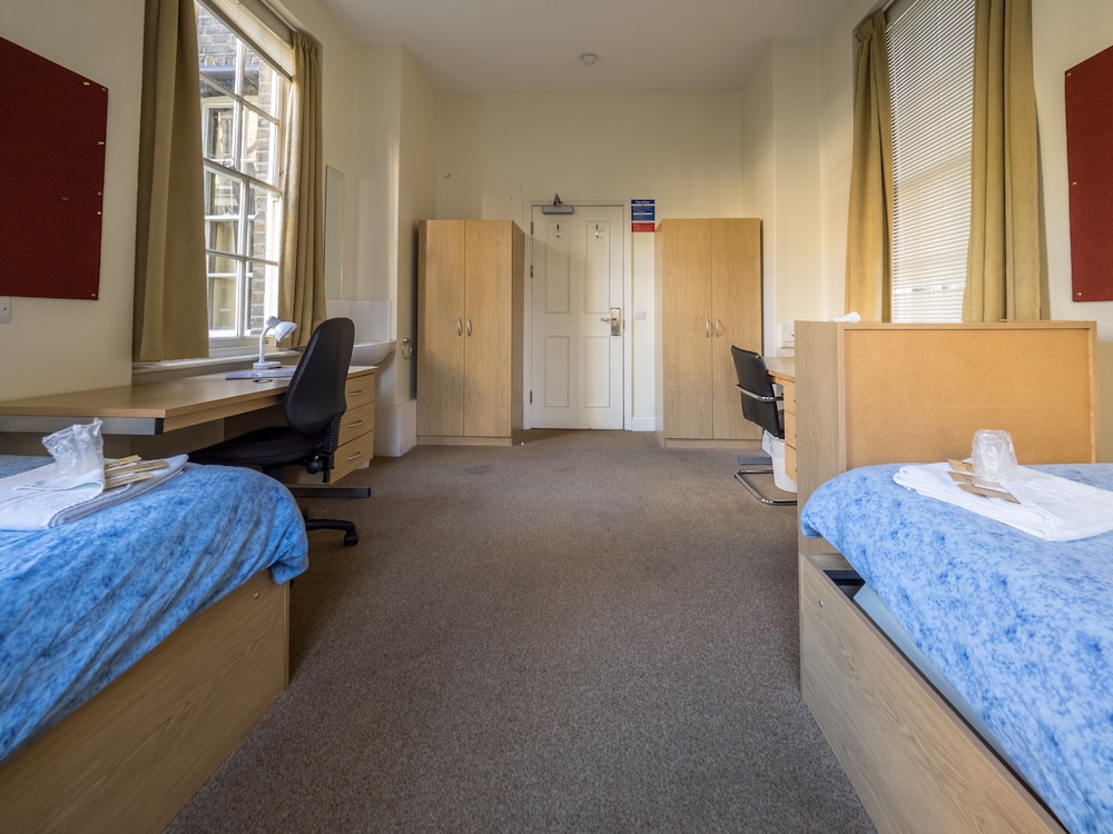Habitación básica con 2 camas individuales, 2 camas individuales, baño compartido del hotel Lse Passfield Hall - Campus Accommodation. Foto 2