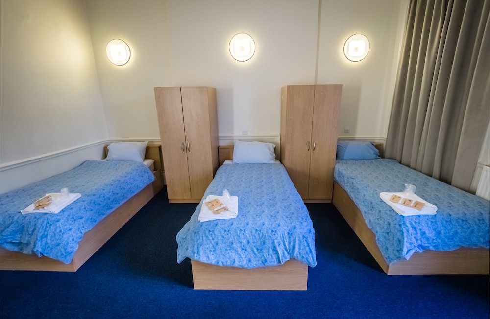 Habitación triple básica, 3 camas individuales, baño compartido del hotel Lse Passfield Hall - Campus Accommodation. Foto 1