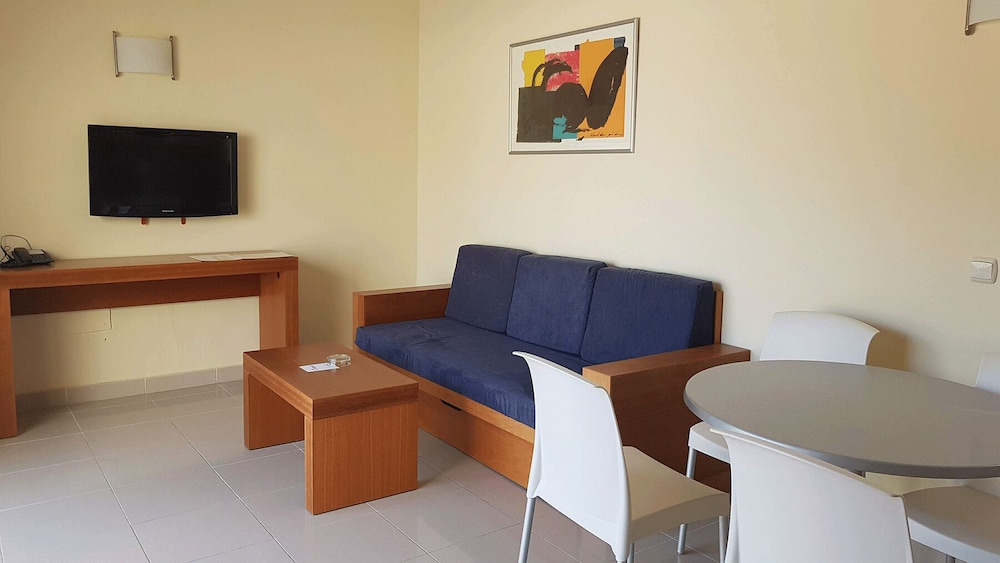 Apartamento 2 habitaciones Sofá Cama incluido 4 camas individuales del hotel Caybeach Caleta