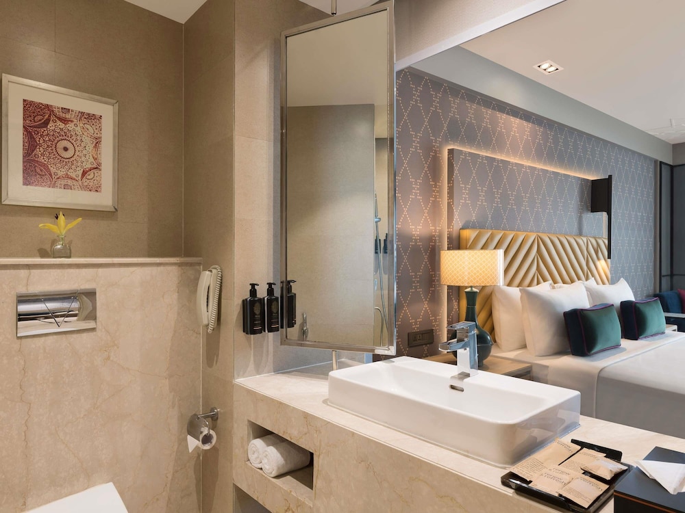 Habitación Deluxe con 2 camas individuales del hotel Grand Mercure Agra. Foto 4