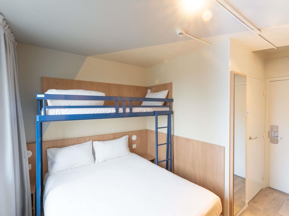 Habitación Doble con dos camas individuales del hotel Ibis Budget Rennes Cesson. Foto 1