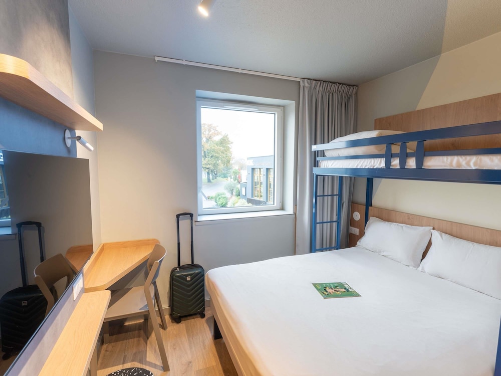 Habitación Doble con dos camas individuales del hotel Ibis Budget Rennes Cesson. Foto 2