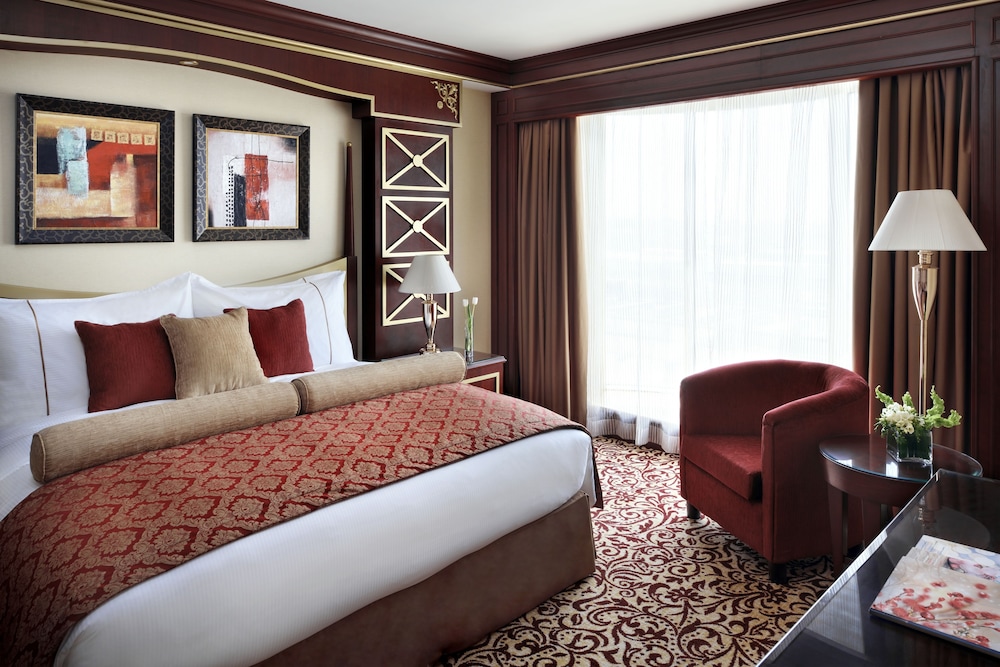 Suite Business, 1 cama de matrimonio grande del hotel Mövenpick City Star Jeddah. Foto 1