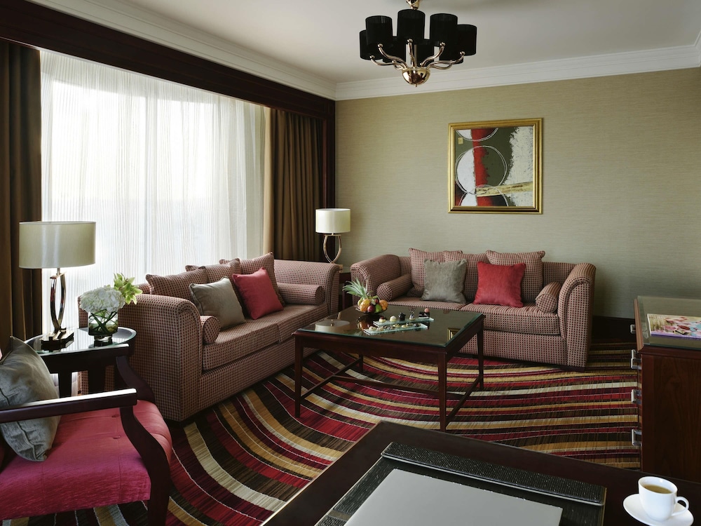 Suite Business, varias camas del hotel Mövenpick City Star Jeddah. Foto 2