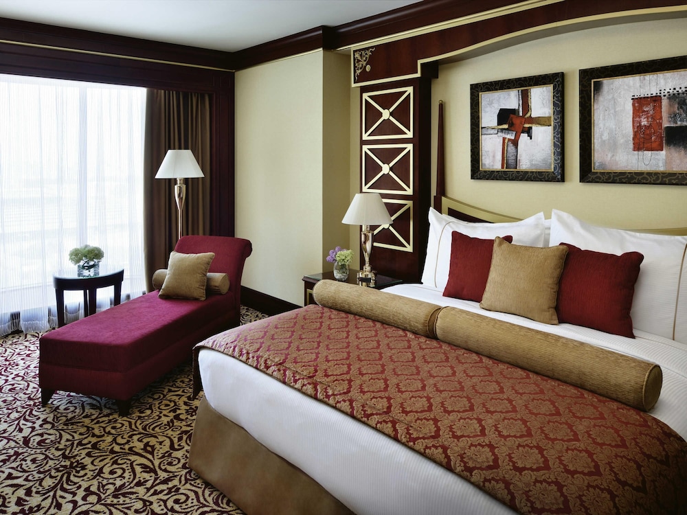Suite Deluxe, 1 cama de matrimonio grande del hotel Mövenpick City Star Jeddah. Foto 6